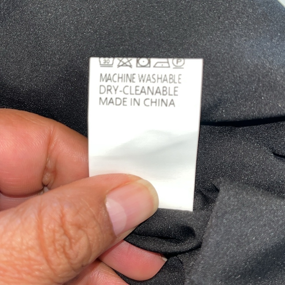 Lillusory
Size Large Cocktail Dress Black Excellent Condition Ruffle bottom - Picture 10 of 12